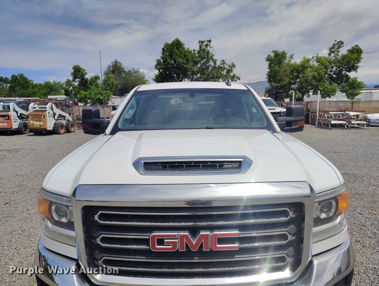 image for item DT0793 2018 GMC Sierra 2500HD Crew Cab pickup truck