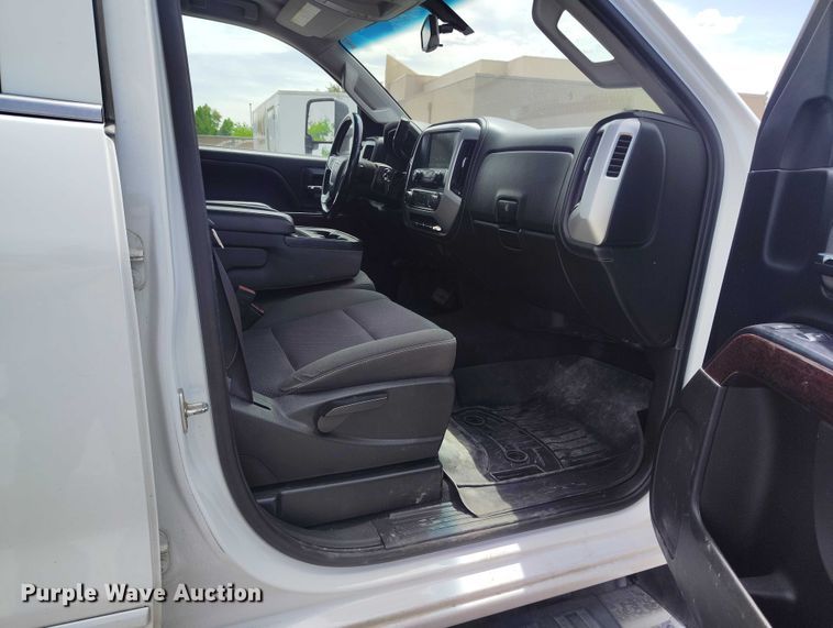 image for item DT0793 2018 GMC Sierra 2500HD Crew Cab pickup truck