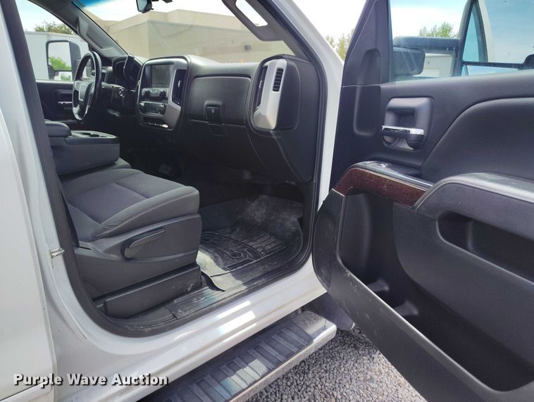 image for item DT0793 2018 GMC Sierra 2500HD Crew Cab pickup truck