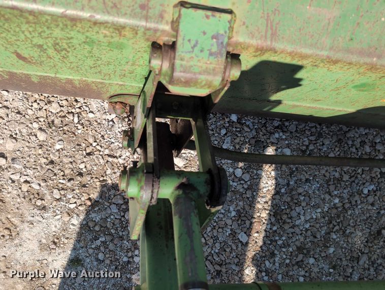 image for item DT1758 2000 John Deere 4700 MFWD tractor