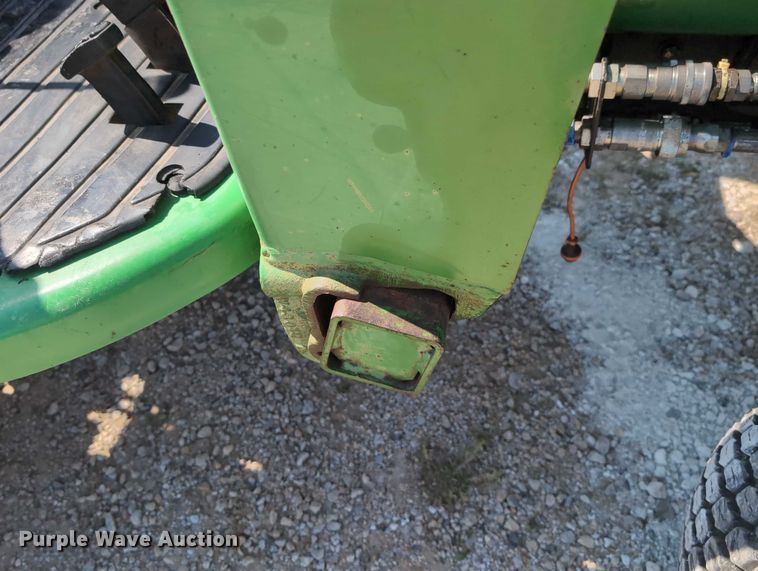 image for item DT1758 2000 John Deere 4700 MFWD tractor