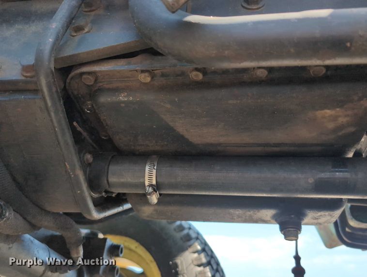 image for item DT1758 2000 John Deere 4700 MFWD tractor