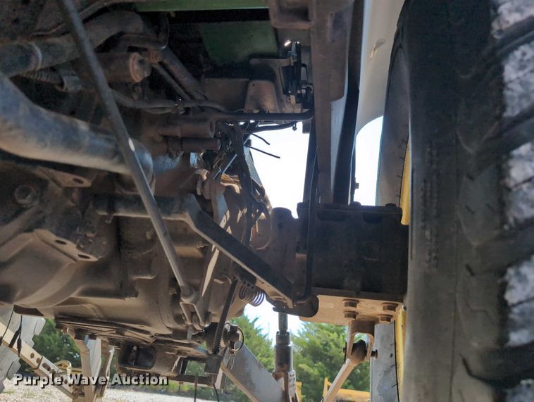 image for item DT1758 2000 John Deere 4700 MFWD tractor