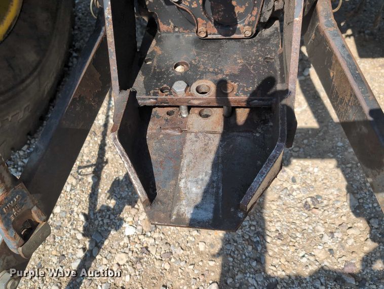 image for item DT1758 2000 John Deere 4700 MFWD tractor