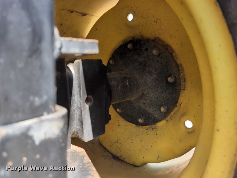 image for item DT1758 2000 John Deere 4700 MFWD tractor