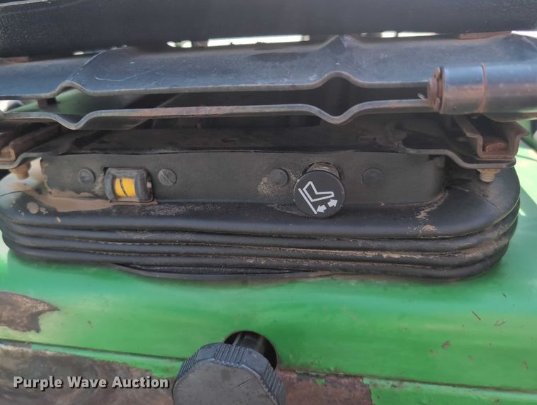 image for item DT1758 2000 John Deere 4700 MFWD tractor
