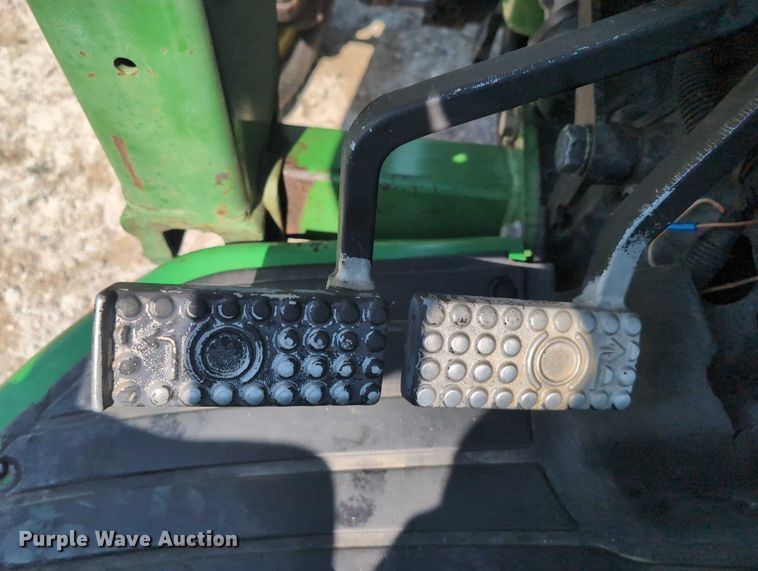 image for item DT1758 2000 John Deere 4700 MFWD tractor