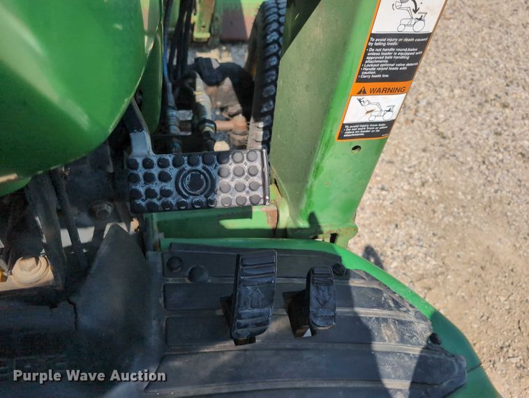 image for item DT1758 2000 John Deere 4700 MFWD tractor