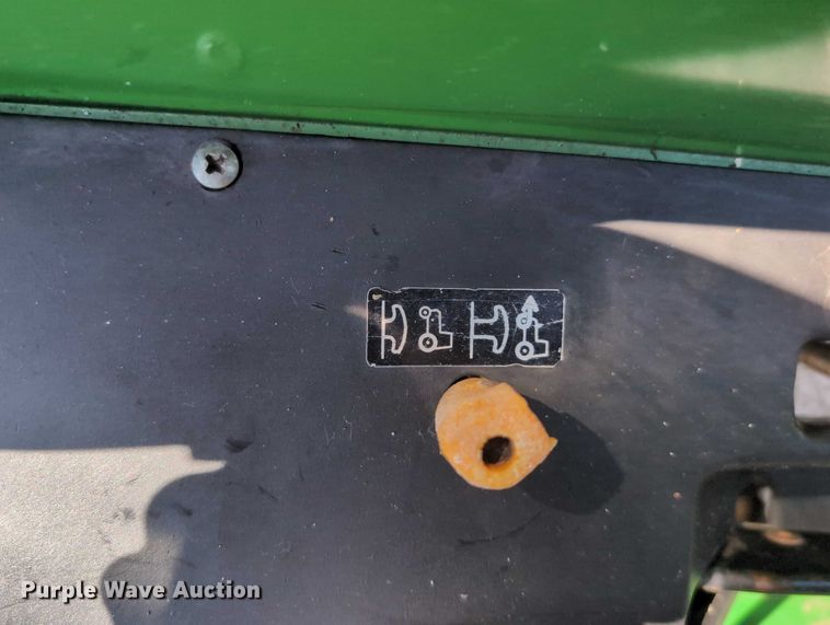 image for item DT1758 2000 John Deere 4700 MFWD tractor