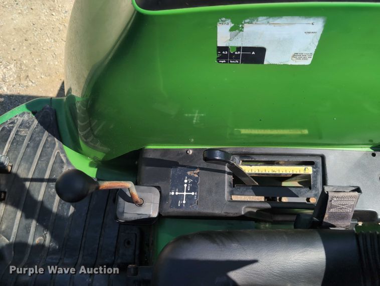 image for item DT1758 2000 John Deere 4700 MFWD tractor