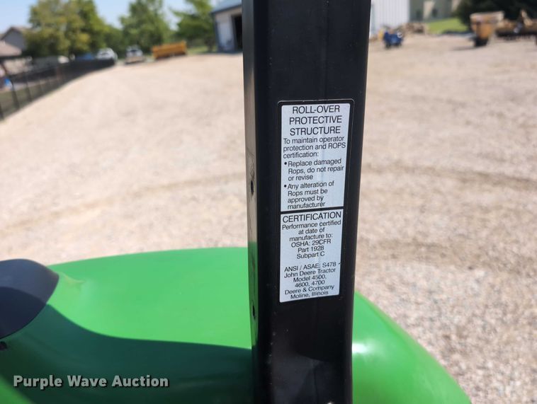 image for item DT1758 2000 John Deere 4700 MFWD tractor