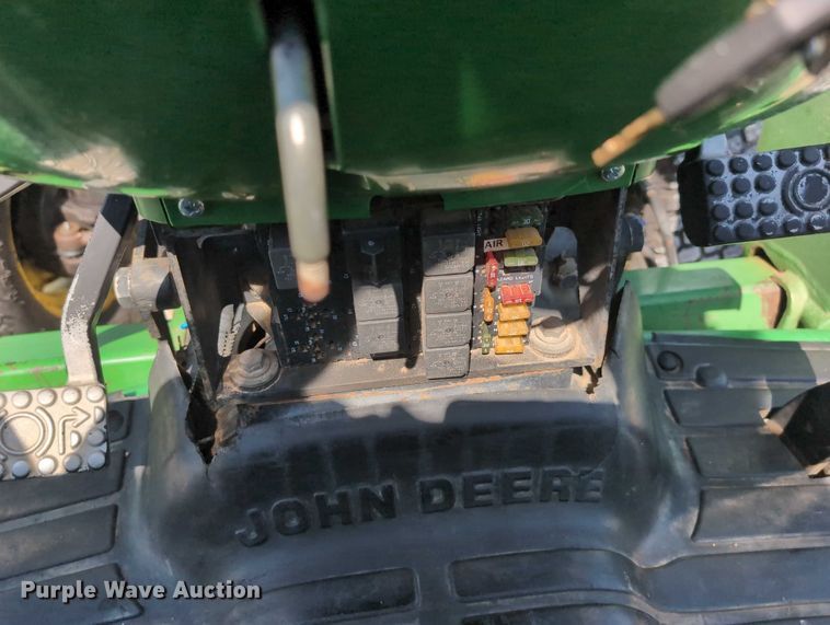 image for item DT1758 2000 John Deere 4700 MFWD tractor