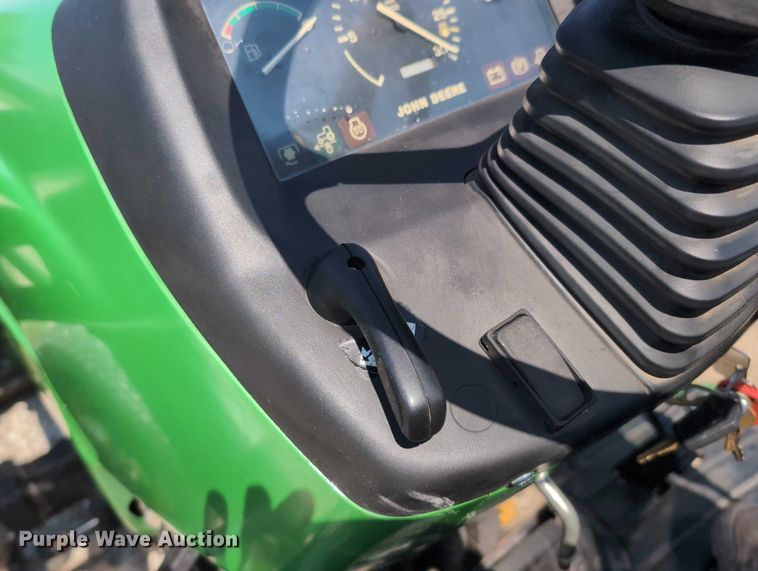 image for item DT1758 2000 John Deere 4700 MFWD tractor