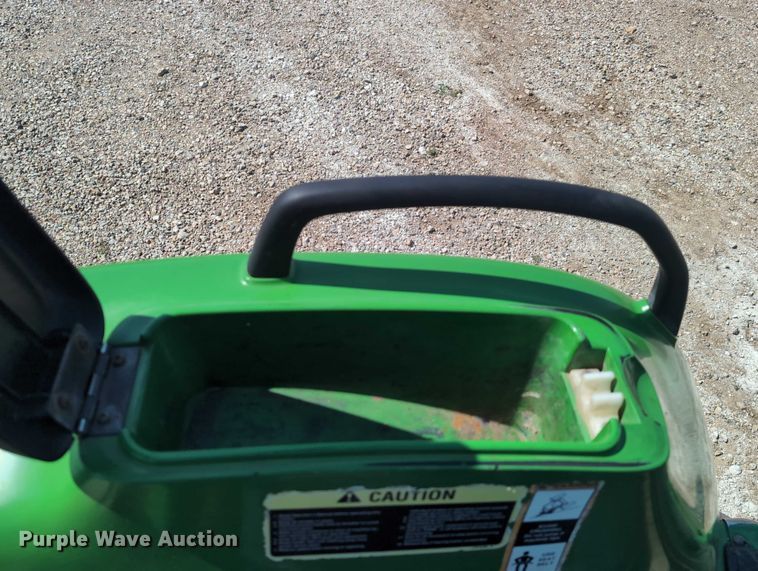 image for item DT1758 2000 John Deere 4700 MFWD tractor