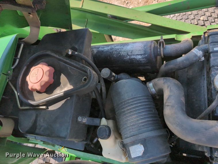 image for item DT1758 2000 John Deere 4700 MFWD tractor