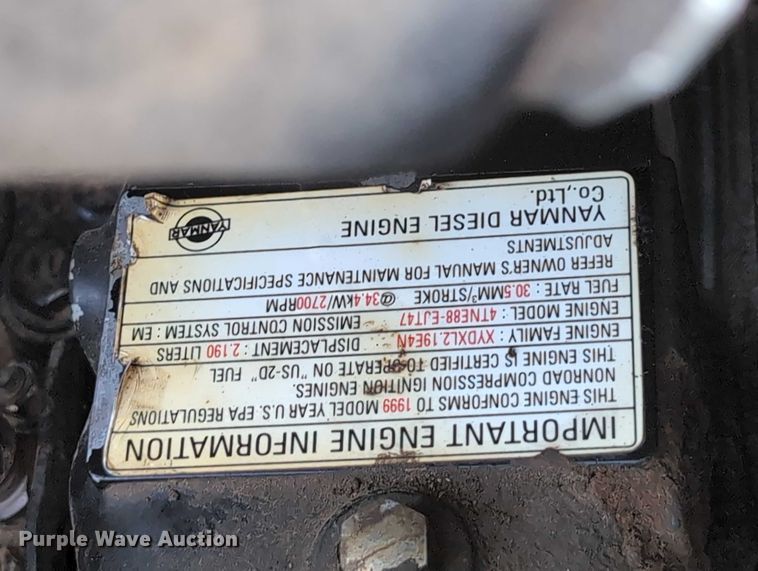 image for item DT1758 2000 John Deere 4700 MFWD tractor