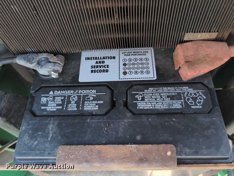 image for item DT1758 2000 John Deere 4700 MFWD tractor