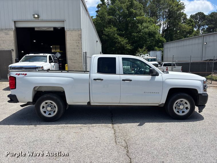 image for item DU6271 2018 Chevrolet Silverado 1500 Crew Cab pickup truck