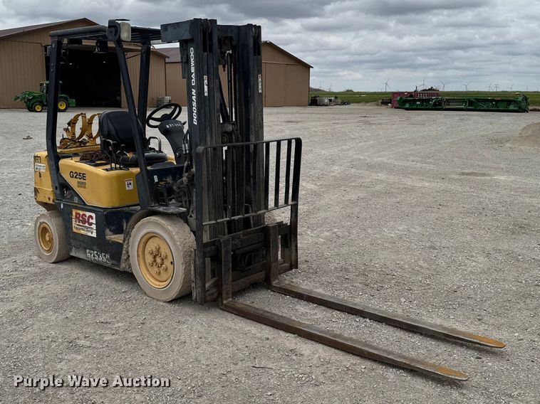 image for item DV2000 Doosan G25E-3 forklift