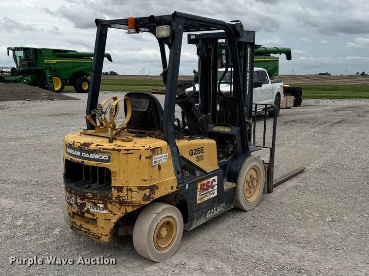 image for item DV2000 Doosan G25E-3 forklift