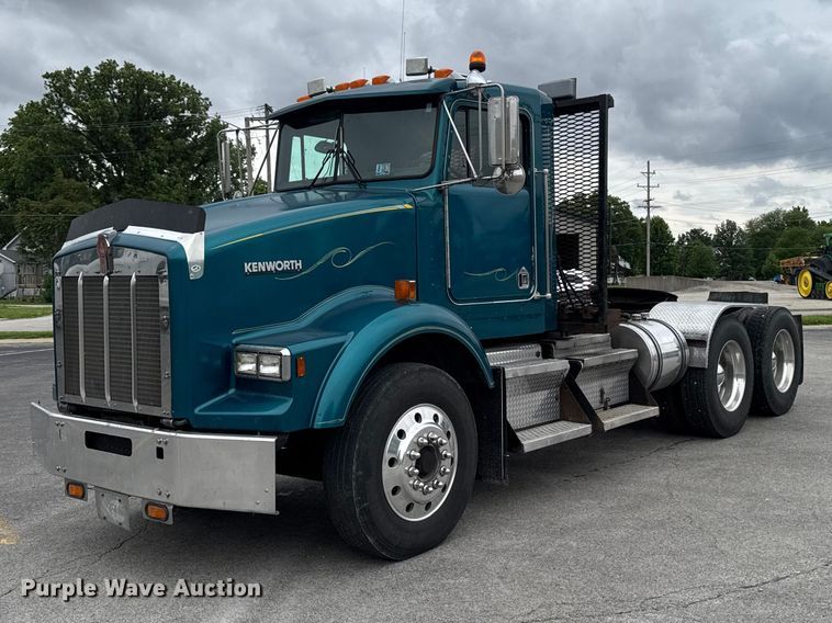 image for item DV2001 1994 Kenworth T800B semi truck