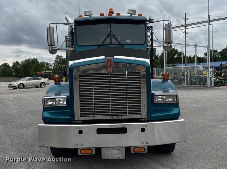 image for item DV2001 1994 Kenworth T800B semi truck