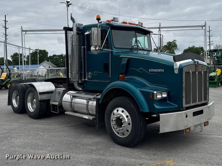 image for item DV2001 1994 Kenworth T800B semi truck