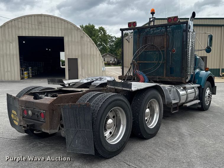 image for item DV2001 1994 Kenworth T800B semi truck
