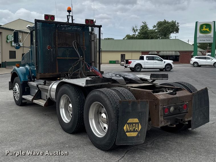 image for item DV2001 1994 Kenworth T800B semi truck