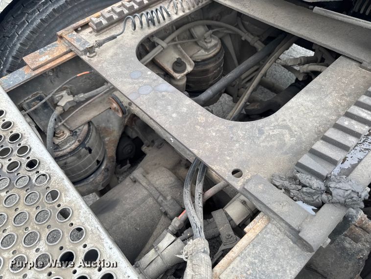 image for item DV2001 1994 Kenworth T800B semi truck