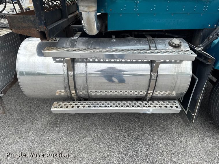 image for item DV2001 1994 Kenworth T800B semi truck