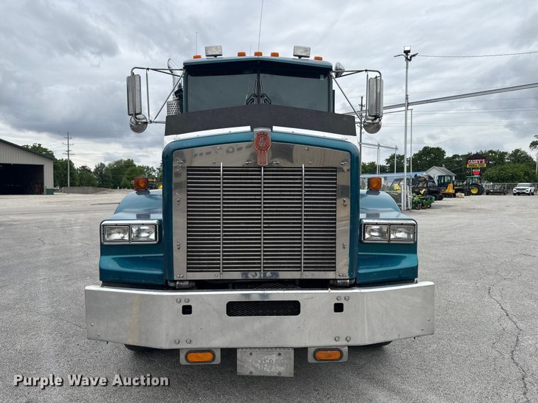image for item DV2001 1994 Kenworth T800B semi truck