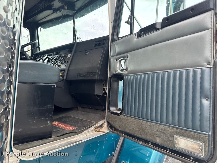 image for item DV2001 1994 Kenworth T800B semi truck