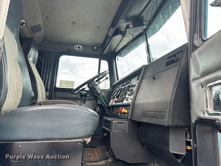 image for item DV2001 1994 Kenworth T800B semi truck
