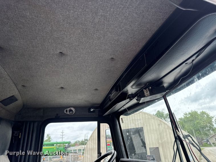 image for item DV2001 1994 Kenworth T800B semi truck