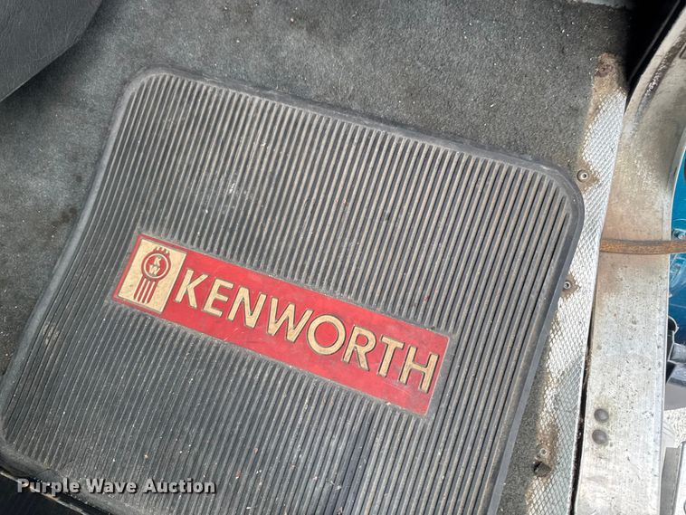 image for item DV2001 1994 Kenworth T800B semi truck