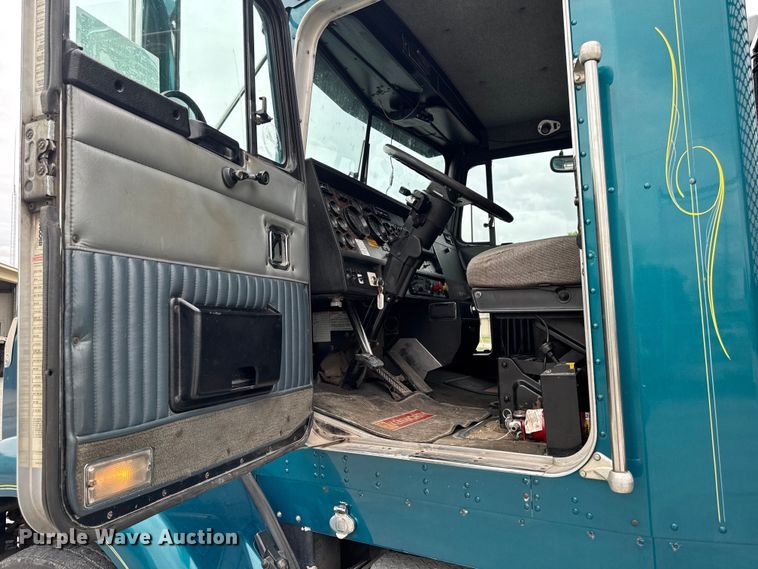 image for item DV2001 1994 Kenworth T800B semi truck