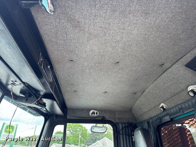 image for item DV2001 1994 Kenworth T800B semi truck