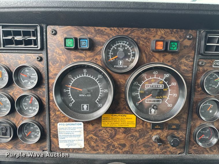 image for item DV2001 1994 Kenworth T800B semi truck