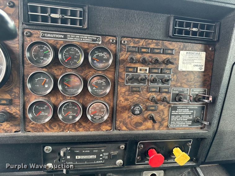 image for item DV2001 1994 Kenworth T800B semi truck
