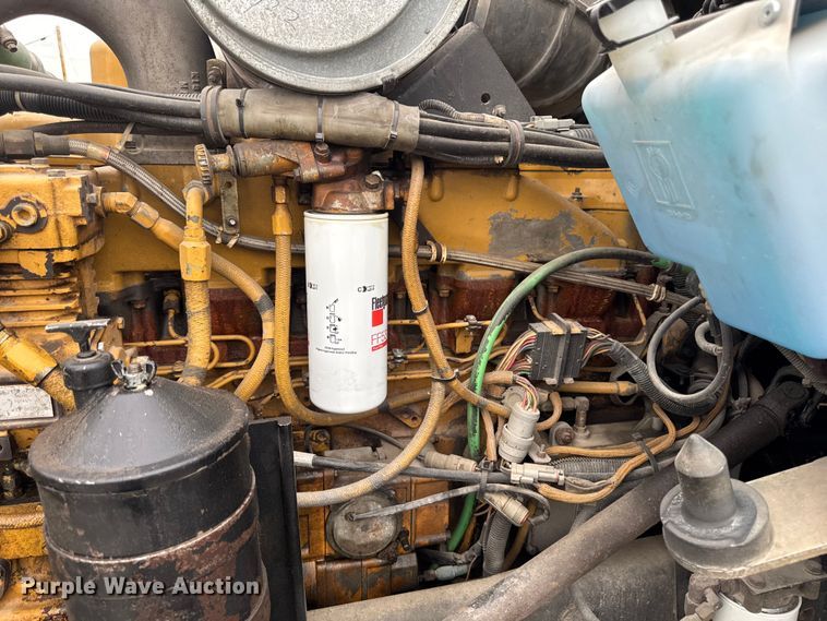 image for item DV2001 1994 Kenworth T800B semi truck