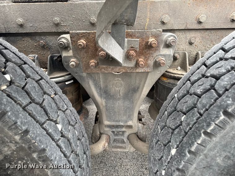 image for item DV2001 1994 Kenworth T800B semi truck
