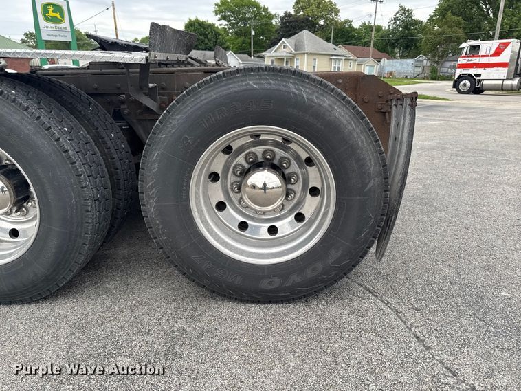 image for item DV2001 1994 Kenworth T800B semi truck