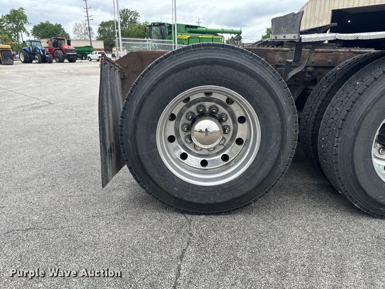 image for item DV2001 1994 Kenworth T800B semi truck