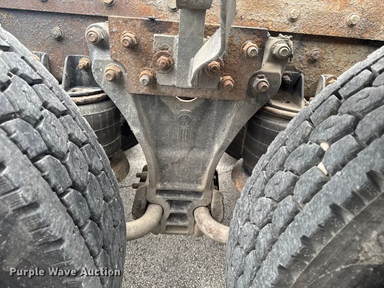 image for item DV2001 1994 Kenworth T800B semi truck