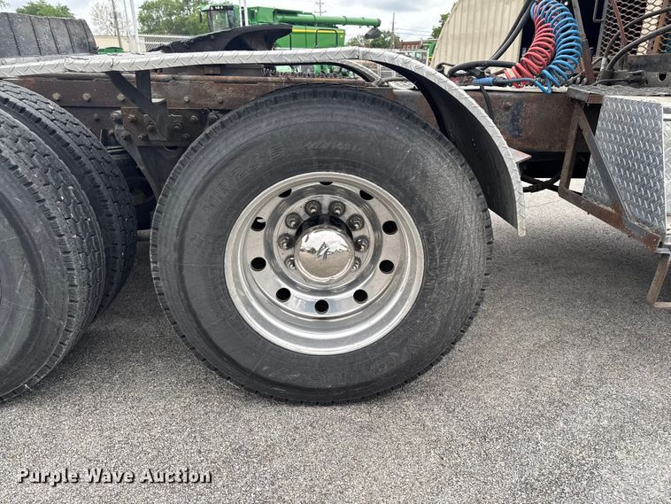 image for item DV2001 1994 Kenworth T800B semi truck