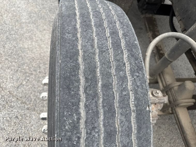 image for item DV2001 1994 Kenworth T800B semi truck
