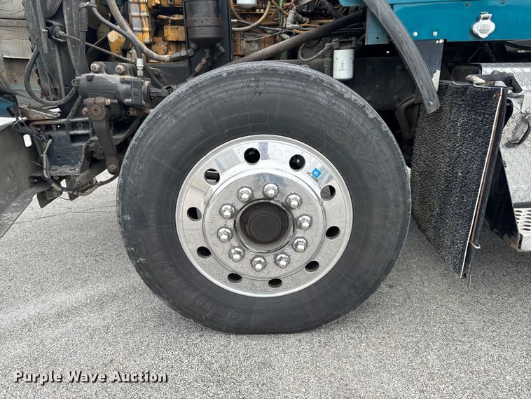 image for item DV2001 1994 Kenworth T800B semi truck