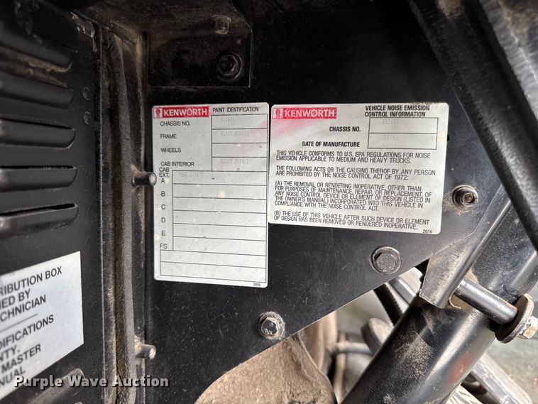 image for item DV2001 1994 Kenworth T800B semi truck
