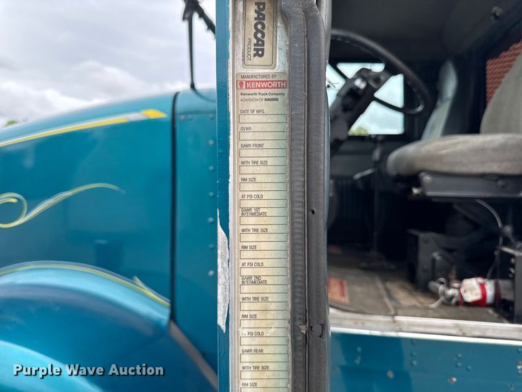 image for item DV2001 1994 Kenworth T800B semi truck